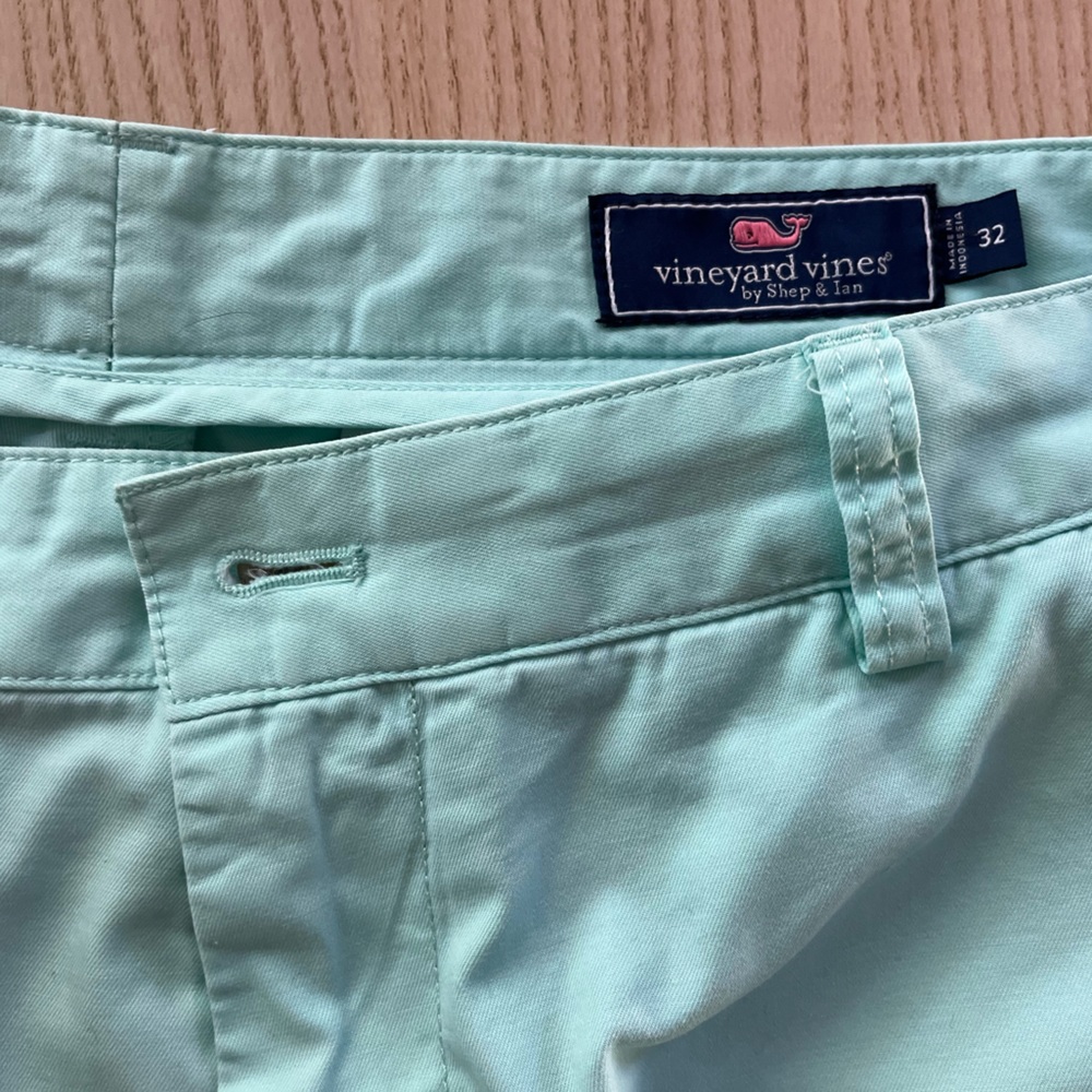 Men’s Vineyard vines blue short, Size 32 - Picture 2 of 6